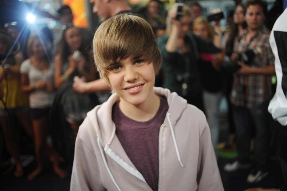 Thiên hạ đệ nhất yêu vợ gọi tên Justin Bieber, tuyên bố công khai: "Em yêu, anh yêu em. Bài hát này dành cho em!" Thiên hạ đệ nhất yêu vợ gọi tên Justin Bieber, tuyên bố công khai: "Em yêu, anh yêu em. Bài hát này dành cho em!"