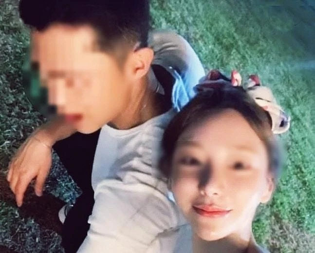 Thiên kim tiểu thư tập đoàn sữa dính án ma túy: Tố do bạn trai ca sĩ rủ rê, bị dẫn độ từ Campuchia về nước hồi cuối năm Thiên kim tiểu thư tập đoàn sữa dính án ma túy: Tố do bạn trai ca sĩ rủ rê, bị dẫn độ từ Campuchia về nước hồi cuối năm