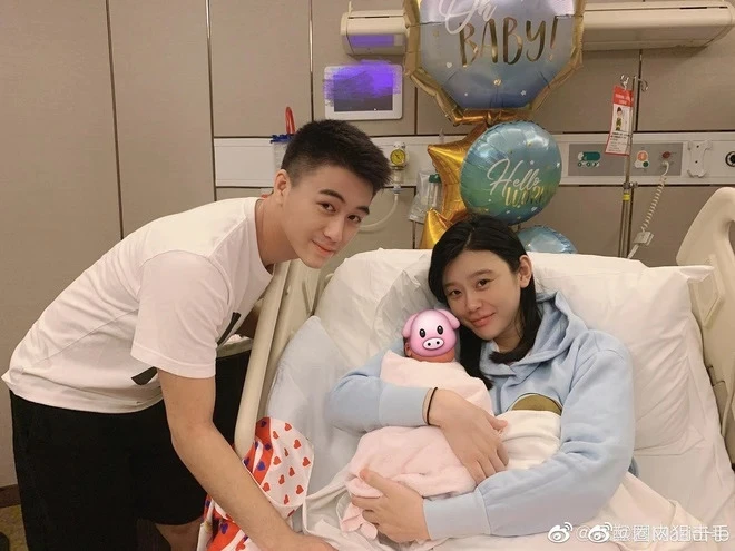 Thiên thần Victoria’s Secret nhận 571 tỷ đồng, lên chức khủng trong gia tộc trùm sòng bạc Macau sau 7 năm làm dâu Thiên thần Victoria’s Secret nhận 571 tỷ đồng, lên chức khủng trong gia tộc trùm sòng bạc Macau sau 7 năm làm dâu