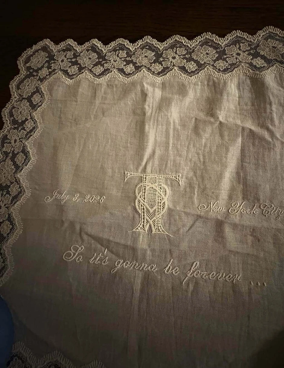 Thiệp cưới của Taylor Swift Thiệp cưới của Taylor Swift