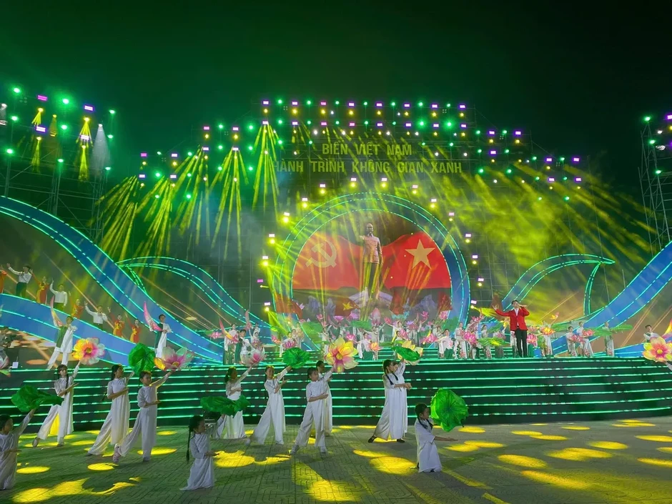 THTT chương trình nghệ thuật 'Biển Việt Nam - Hành trình không gian xanh' (20h, VTV1) THTT chương trình nghệ thuật 'Biển Việt Nam - Hành trình không gian xanh' (20h, VTV1)