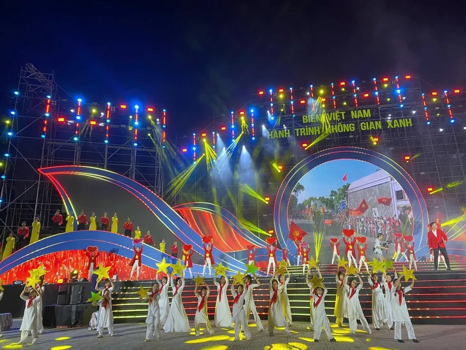THTT chương trình nghệ thuật 'Biển Việt Nam - Hành trình không gian xanh' (20h, VTV1) THTT chương trình nghệ thuật 'Biển Việt Nam - Hành trình không gian xanh' (20h, VTV1)