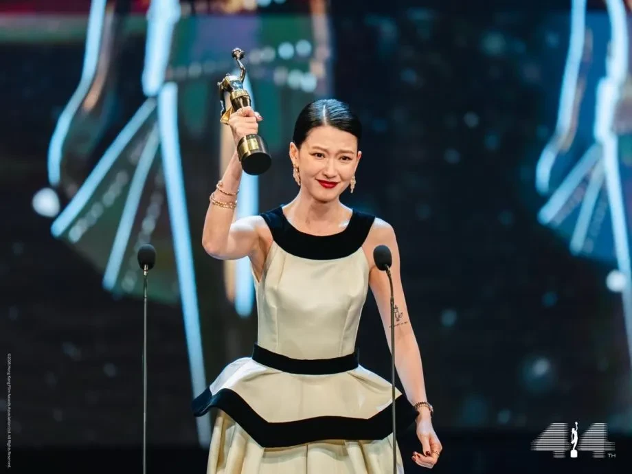Thư Kỳ giành giải Kim Tượng cho Đạo diễn mới xuất sắc Thư Kỳ giành giải Kim Tượng cho Đạo diễn mới xuất sắc