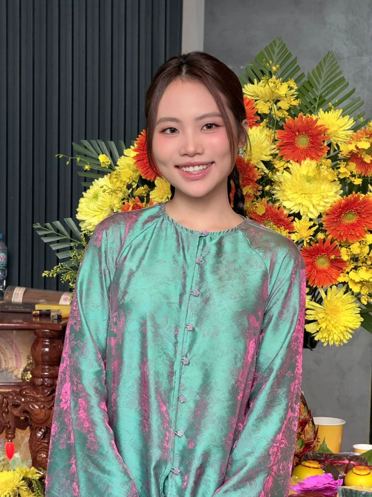 Thu nhập của ca sĩ Việt kiếm ít nhất 11 tỷ/năm, chạy show tất bật mà vẫn học giỏi xuất sắc Thu nhập của ca sĩ Việt kiếm ít nhất 11 tỷ/năm, chạy show tất bật mà vẫn học giỏi xuất sắc