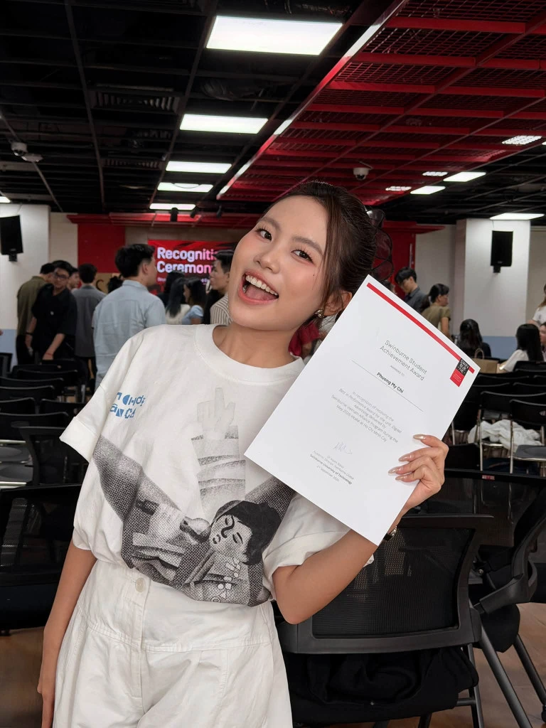 Thu nhập của ca sĩ Việt kiếm ít nhất 11 tỷ/năm, chạy show tất bật mà vẫn học giỏi xuất sắc Thu nhập của ca sĩ Việt kiếm ít nhất 11 tỷ/năm, chạy show tất bật mà vẫn học giỏi xuất sắc