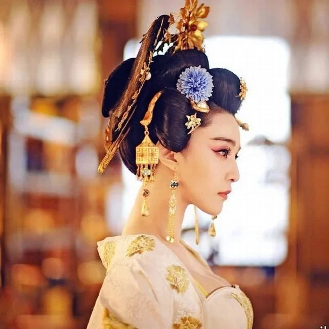 Thu nhập của Đại sứ Du lịch 20 phút kiếm 54 tỷ đồng, cát-xê 205 triệu cho mỗi phút xuất hiện Thu nhập của Đại sứ Du lịch 20 phút kiếm 54 tỷ đồng, cát-xê 205 triệu cho mỗi phút xuất hiện