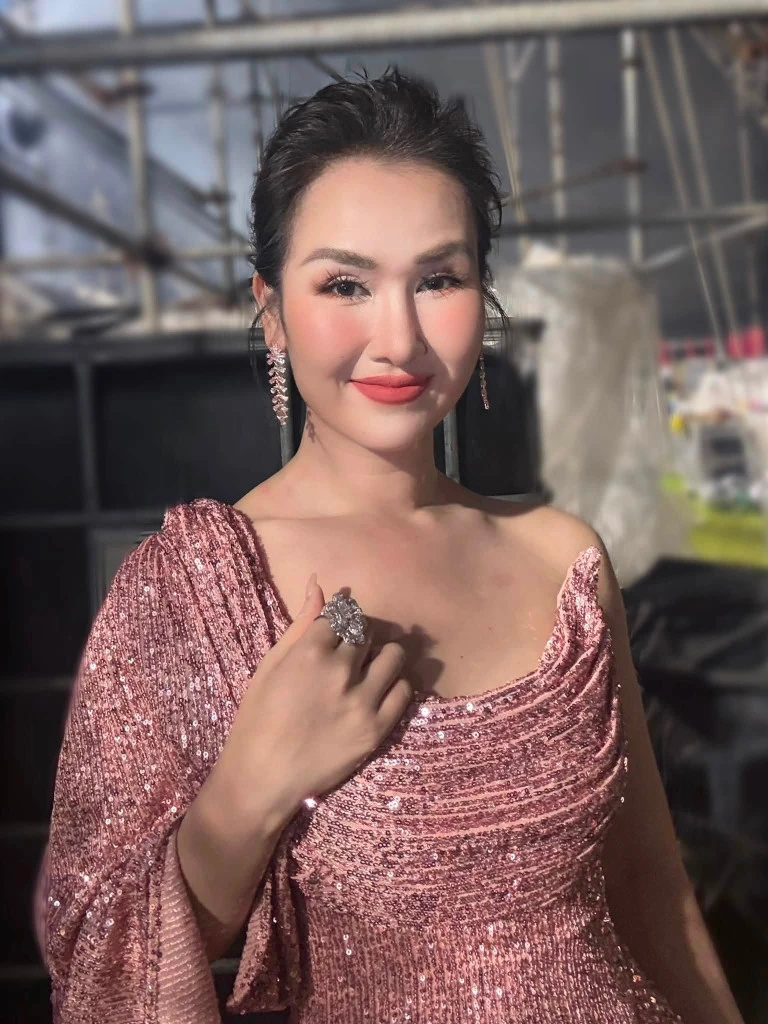 Thu nhập của giảng viên Nhạc viện đắt show bậc nhất Việt Nam Thu nhập của giảng viên Nhạc viện đắt show bậc nhất Việt Nam