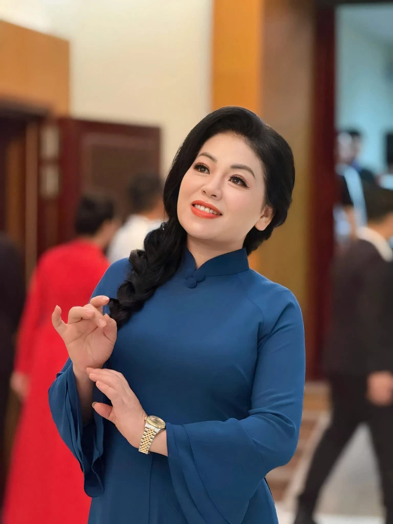 Thu nhập của "nữ hoàng nhạc đỏ" có học vị Tiến sĩ, là mẹ đơn thân 4 con Thu nhập của "nữ hoàng nhạc đỏ" có học vị Tiến sĩ, là mẹ đơn thân 4 con