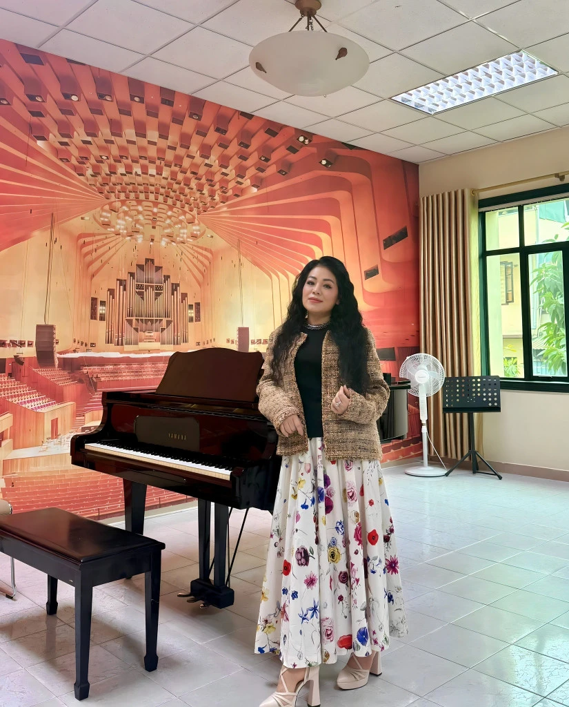 Thu nhập của "nữ hoàng nhạc đỏ" có học vị Tiến sĩ, là mẹ đơn thân 4 con Thu nhập của "nữ hoàng nhạc đỏ" có học vị Tiến sĩ, là mẹ đơn thân 4 con