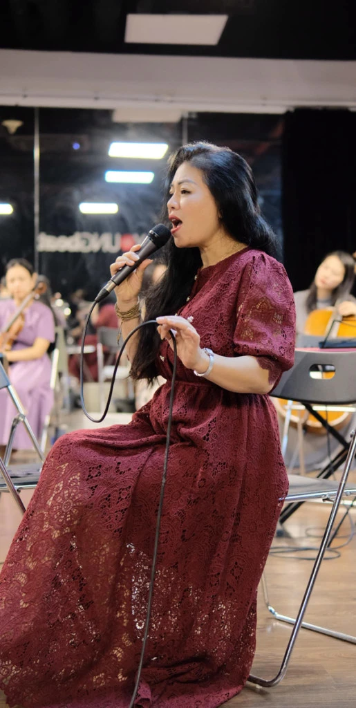 Thu nhập của "nữ hoàng nhạc đỏ" có học vị Tiến sĩ, là mẹ đơn thân 4 con Thu nhập của "nữ hoàng nhạc đỏ" có học vị Tiến sĩ, là mẹ đơn thân 4 con