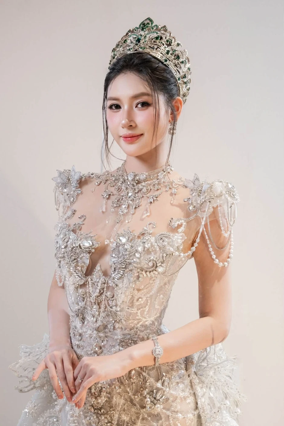 Thu Uyên xúc động nhớ lời mẹ dặn trước thềm dự thi Hoa hậu Trái Đất Thu Uyên xúc động nhớ lời mẹ dặn trước thềm dự thi Hoa hậu Trái Đất