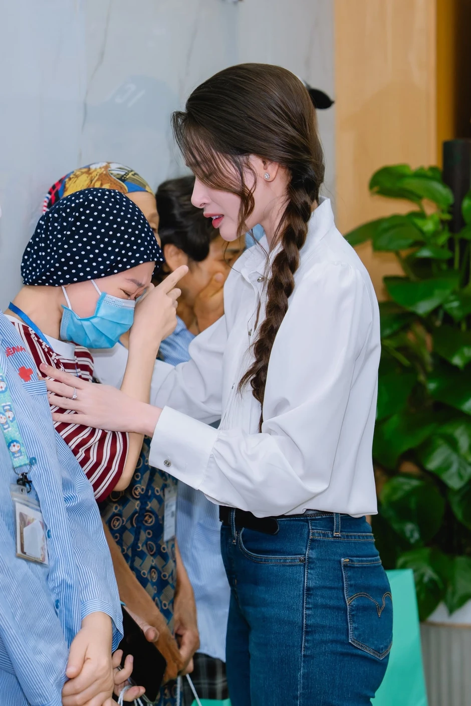 Thu Uyên xúc động nhớ lời mẹ dặn trước thềm dự thi Hoa hậu Trái Đất Thu Uyên xúc động nhớ lời mẹ dặn trước thềm dự thi Hoa hậu Trái Đất