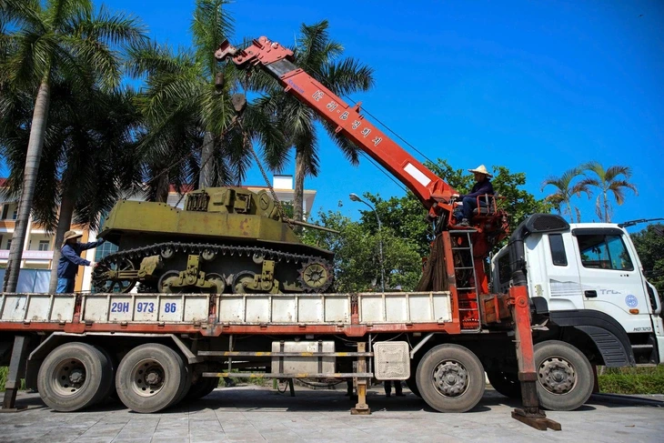 Tiếp nhận chiếc xe tăng Pháp bị bỏ lại sau trận đánh hơn 70 năm trước về Bảo tàng Lịch sử quân sự Tiếp nhận chiếc xe tăng Pháp bị bỏ lại sau trận đánh hơn 70 năm trước về Bảo tàng Lịch sử quân sự
