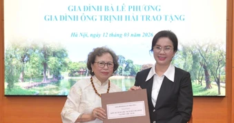 Tiếp nhận gần 80 tư liệu quý về Chủ tịch Hồ Chí Minh tại Phủ Chủ tịch