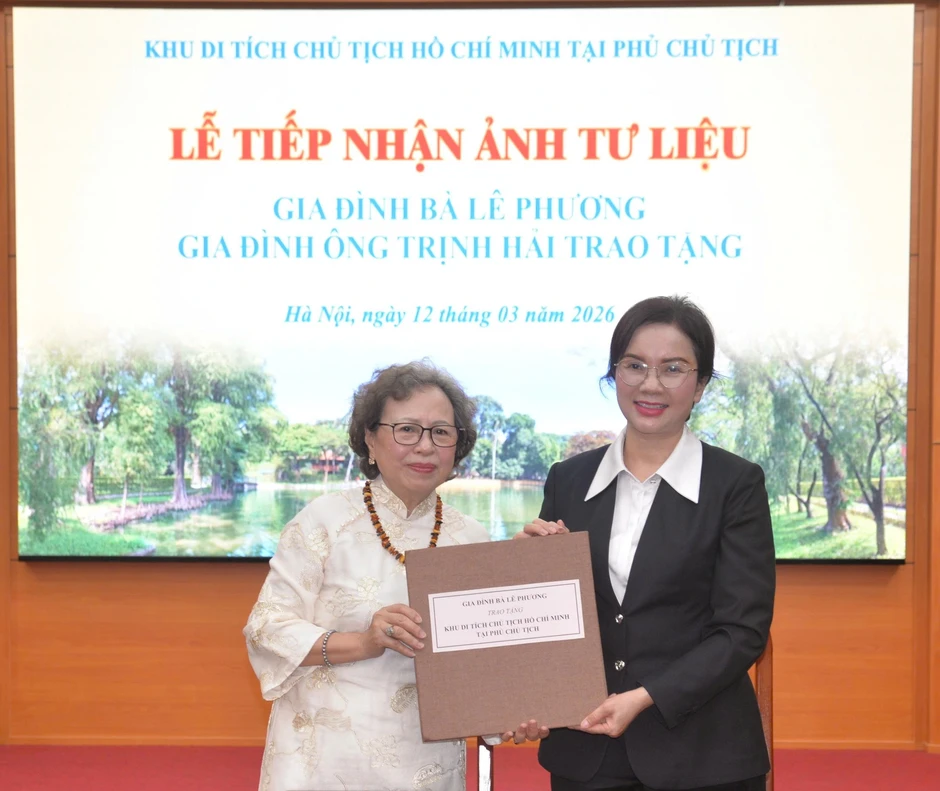 Tiếp nhận gần 80 tư liệu quý về Chủ tịch Hồ Chí Minh tại Phủ Chủ tịch