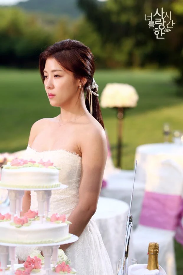 Tiết lộ của Ha Ji Won về chuyện yêu đương: Thích hẹn hò với “phi công trẻ” Tiết lộ của Ha Ji Won về chuyện yêu đương: Thích hẹn hò với “phi công trẻ”