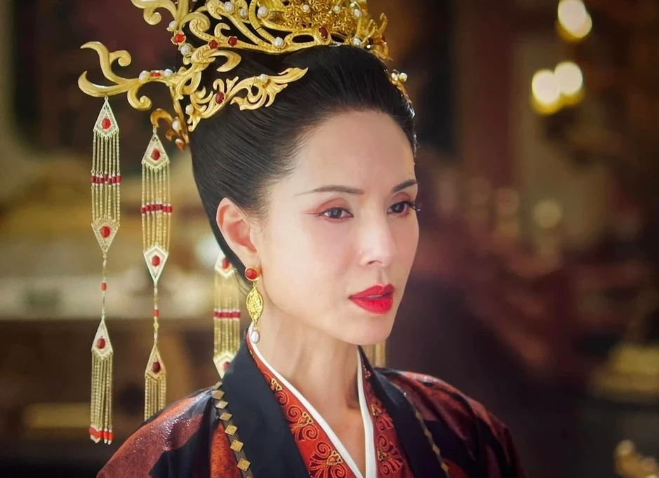 'Tiểu Long Nữ đẹp nhất màn ảnh' thừa nhận dùng tóc giả suốt nhiều năm