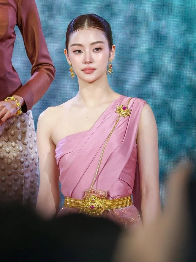 Tiểu thư Thái Lan sở hữu nhan sắc "không nghèo nổi", Getty Images 3 lần đều chịu thua Tiểu thư Thái Lan sở hữu nhan sắc "không nghèo nổi", Getty Images 3 lần đều chịu thua