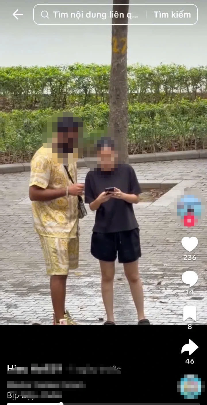 TikToker bị tố dàn dựng clip 'tặng iPhone' ở Việt Nam là ai? TikToker bị tố dàn dựng clip 'tặng iPhone' ở Việt Nam là ai?
