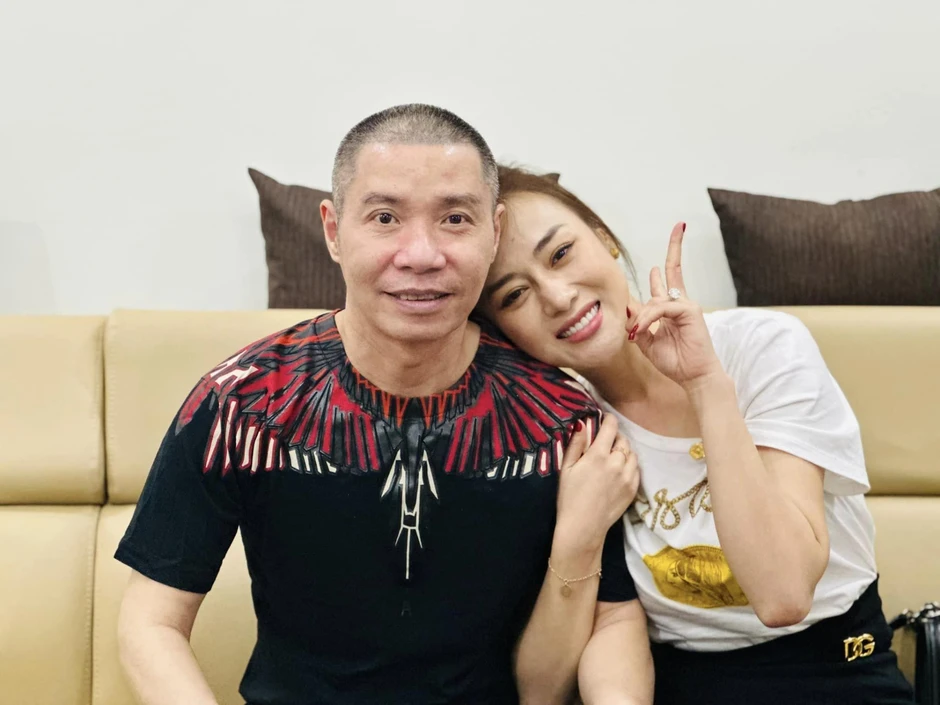 Tình hình hiện tại của “bố nuôi” Phương Oanh và vợ Tình hình hiện tại của “bố nuôi” Phương Oanh và vợ