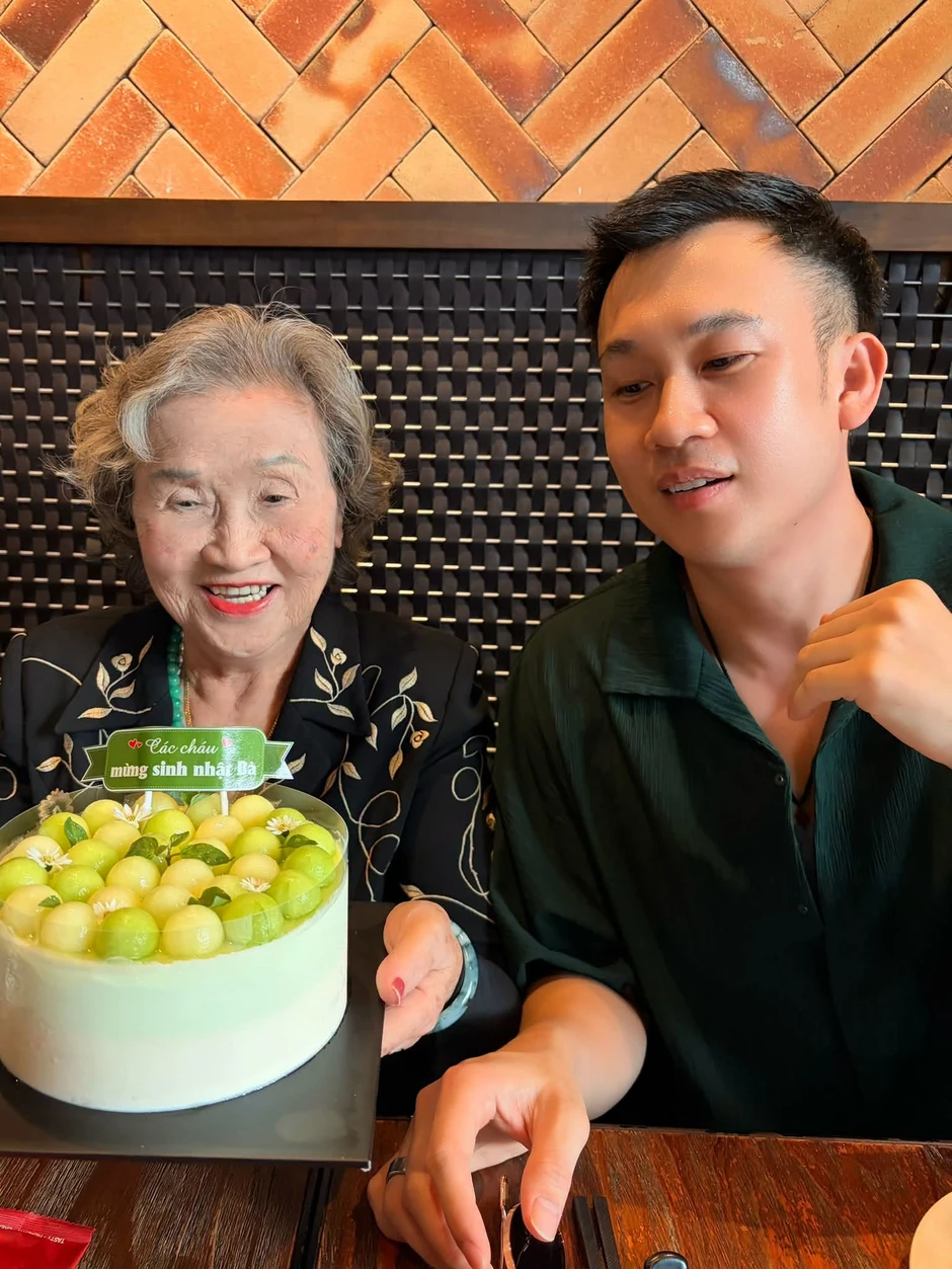Tình hình mẹ Hoài Linh tuổi 89, con trai út cầu mong điều này Tình hình mẹ Hoài Linh tuổi 89, con trai út cầu mong điều này
