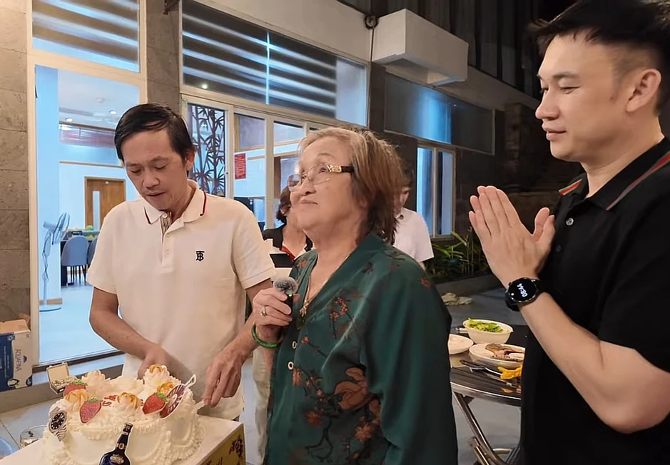Tình hình mẹ ruột Hoài Linh sau khi cả nhà cuống cuồng gọi bác sĩ Tình hình mẹ ruột Hoài Linh sau khi cả nhà cuống cuồng gọi bác sĩ
