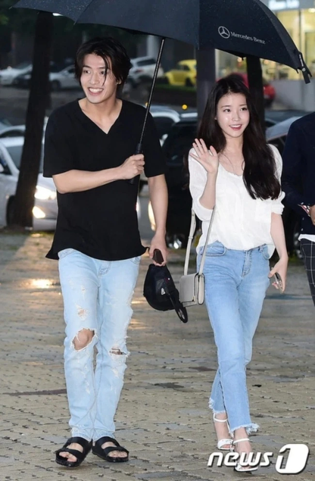 Tình sử ồn ào của IU: Vướng scandal chấn động với Eunhyuk (SuJu), Lee Jong Suk không phải bạn trai đầu tiên được công khai Tình sử ồn ào của IU: Vướng scandal chấn động với Eunhyuk (SuJu), Lee Jong Suk không phải bạn trai đầu tiên được công khai