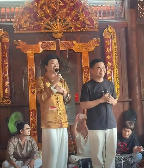 Tình thế hiện tại của nam NSƯT sở hữu nhà thờ Tổ 100 tỷ: U60 sống kín tiếng, không lấy vợ, được mẹ U90 chăm như em bé Tình thế hiện tại của nam NSƯT sở hữu nhà thờ Tổ 100 tỷ: U60 sống kín tiếng, không lấy vợ, được mẹ U90 chăm như em bé