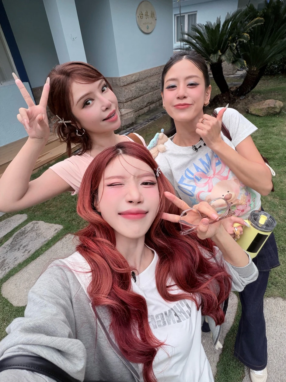 Tình trạng sức khỏe đáng lo của Trang Pháp tại show Trung Quốc: Stress nặng, đột ngột bị rối loạn nhịp tim phải đi viện ngay giữa đêm Tình trạng sức khỏe đáng lo của Trang Pháp tại show Trung Quốc: Stress nặng, đột ngột bị rối loạn nhịp tim phải đi viện ngay giữa đêm