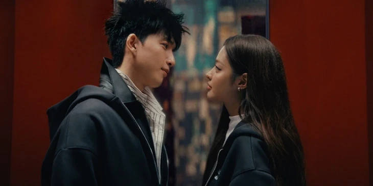 Tình yêu trái dấu của HIEUTHUHAI trong 'Người im lặng gặp người hay nói' Tình yêu trái dấu của HIEUTHUHAI trong 'Người im lặng gặp người hay nói'