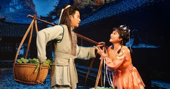 Tình yêu trên sân khấu cho ngày 8-3