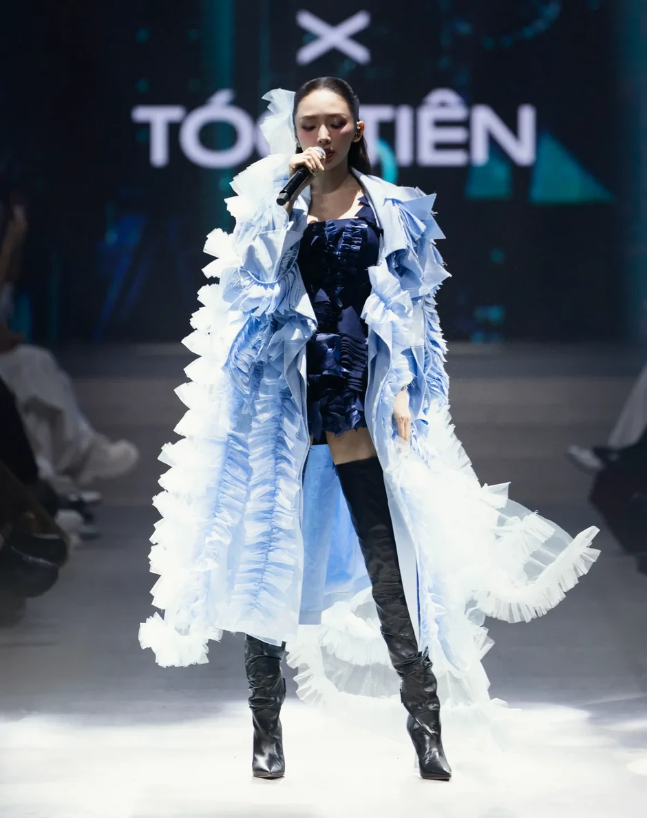Tóc Tiên và dàn sao mở màn bùng nổ cho Tuần lễ Thời trang Quốc tế Việt Nam mùa thứ 21 Tóc Tiên và dàn sao mở màn bùng nổ cho Tuần lễ Thời trang Quốc tế Việt Nam mùa thứ 21