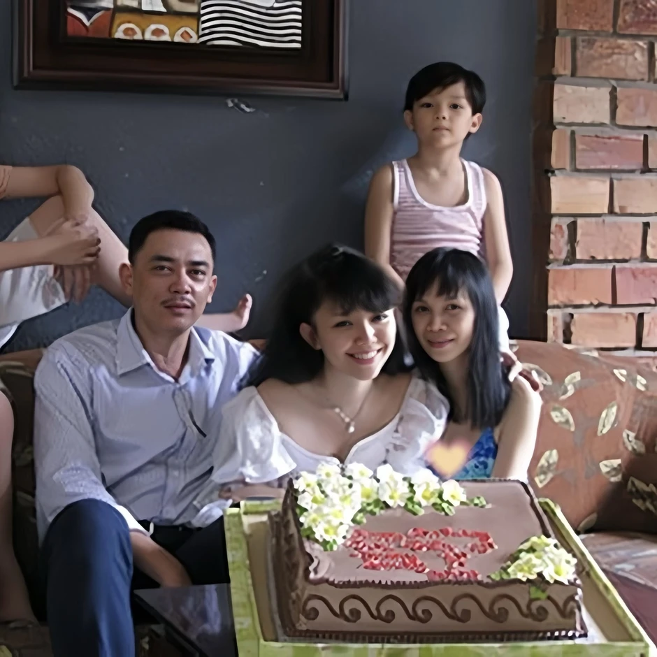 Tóc Tiên và mẹ sau nhiều năm căng thẳng, khoảnh khắc sum họp gây chú ý Tóc Tiên và mẹ sau nhiều năm căng thẳng, khoảnh khắc sum họp gây chú ý