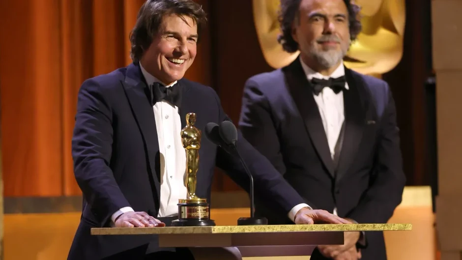 Tom Cruise tóc bạc, bụng phệ trong bộ phim nhiều thử thách nhất sự nghiệp điện ảnh Tom Cruise tóc bạc, bụng phệ trong bộ phim nhiều thử thách nhất sự nghiệp điện ảnh