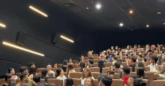 Tóm dính cặp sao Vbiz hẹn hò xem phim nhưng mãi không chịu công khai, đồng nghiệp khui luôn mối quan hệ giữa rạp
