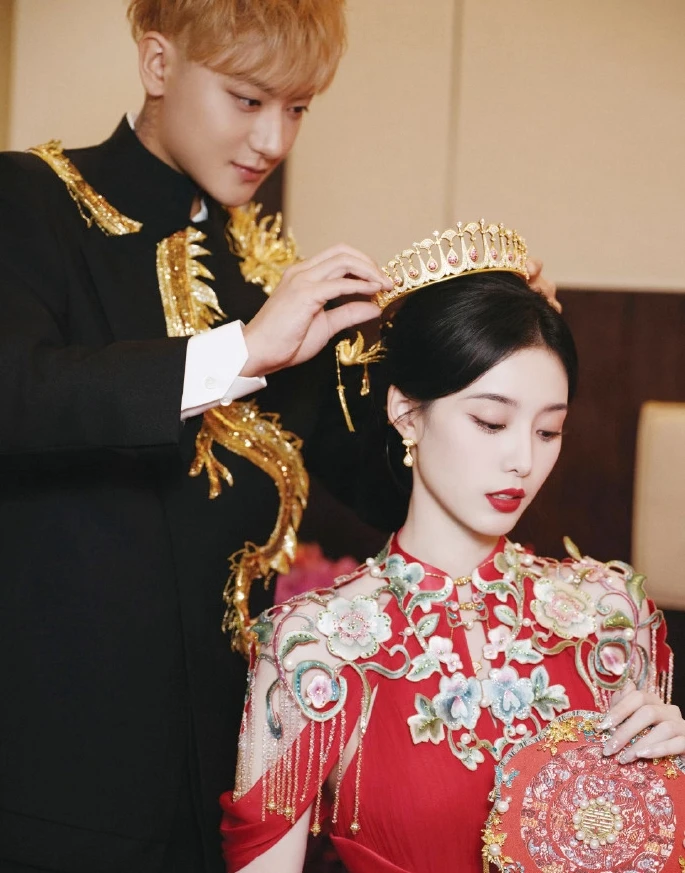 Tóm dính nàng thơ và chủ tịch showbiz hẹn hò ở cửa hàng đồ ăn vặt, nhà gái lộ nhan sắc thật khó tin qua cam thường Tóm dính nàng thơ và chủ tịch showbiz hẹn hò ở cửa hàng đồ ăn vặt, nhà gái lộ nhan sắc thật khó tin qua cam thường