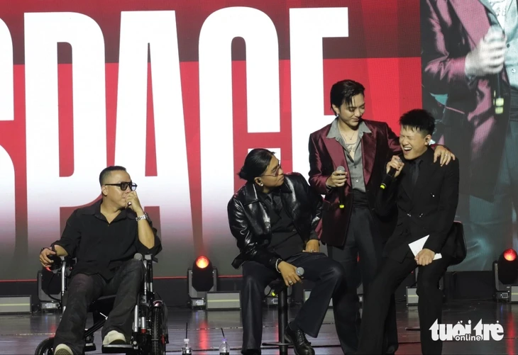 Touliver ngồi xe lăn dự fan meeting, SpaceSpeakers nhìn lại 15 năm đồng hành
