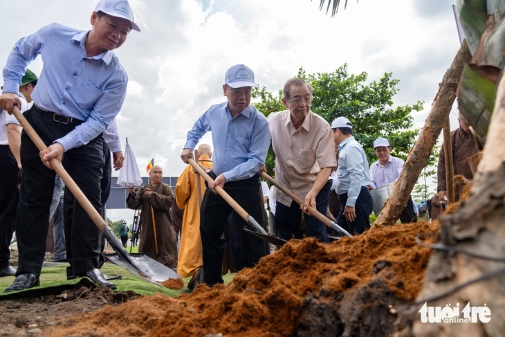 TP.HCM trồng hơn 500 cây xanh tại công viên văn hóa Láng Le TP.HCM trồng hơn 500 cây xanh tại công viên văn hóa Láng Le