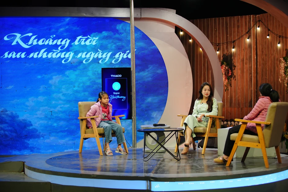 Trạm yêu thương: Hành trình phi thường của người mẹ khuyết tật nuôi hai con khiếm thị Trạm yêu thương: Hành trình phi thường của người mẹ khuyết tật nuôi hai con khiếm thị