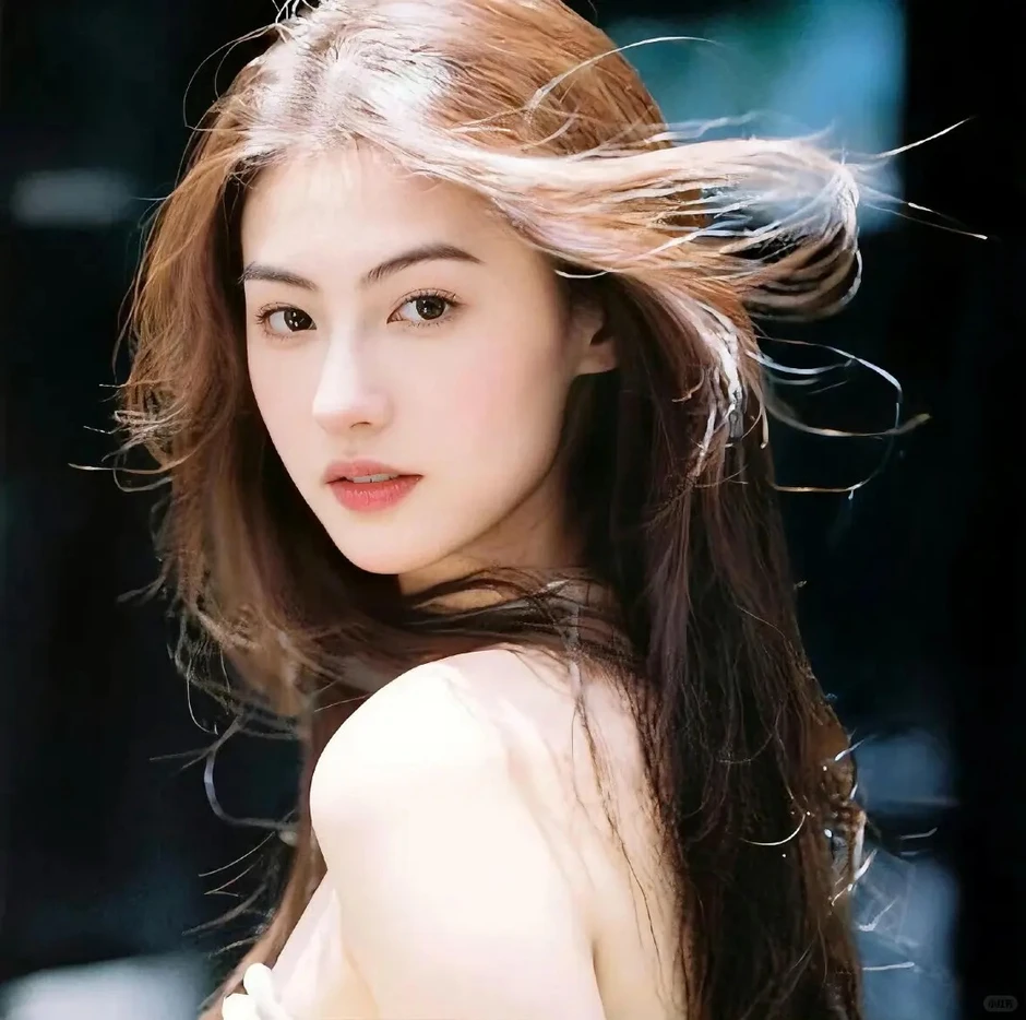 Trần đời hiếm gặp mỹ nhân nào 46 tuổi mà đẹp như thế, biến đàn em xinh như "tiên nữ" đứng cạnh trở thành cái bóng Trần đời hiếm gặp mỹ nhân nào 46 tuổi mà đẹp như thế, biến đàn em xinh như "tiên nữ" đứng cạnh trở thành cái bóng