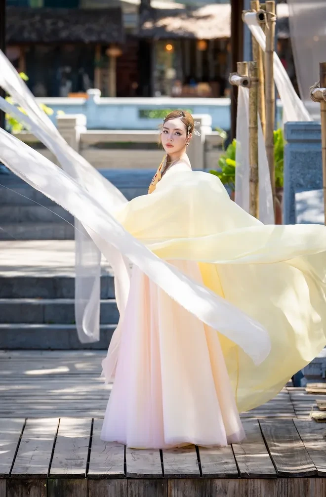 Triển lãm "Nét họa áo ta” tôn vinh vẻ đẹp áo dài và văn hoá Việt