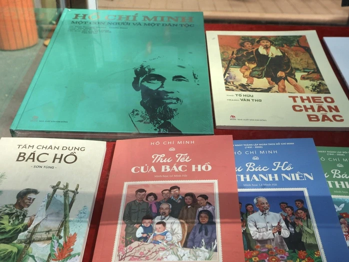 Triển lãm sách về Bác Hồ tại Đường sách TPHCM Triển lãm sách về Bác Hồ tại Đường sách TPHCM