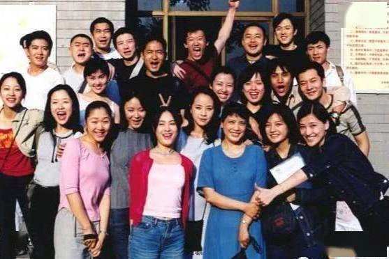 Triệu Vy họp lớp cùng Huỳnh Hiểu Minh Triệu Vy họp lớp cùng Huỳnh Hiểu Minh