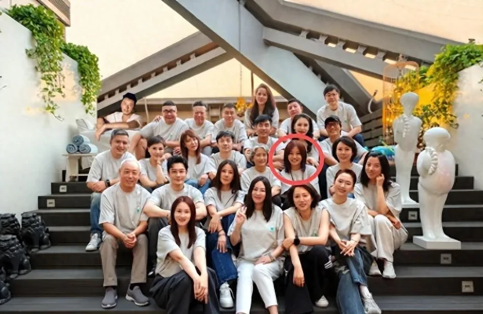 Triệu Vy họp lớp cùng Huỳnh Hiểu Minh Triệu Vy họp lớp cùng Huỳnh Hiểu Minh