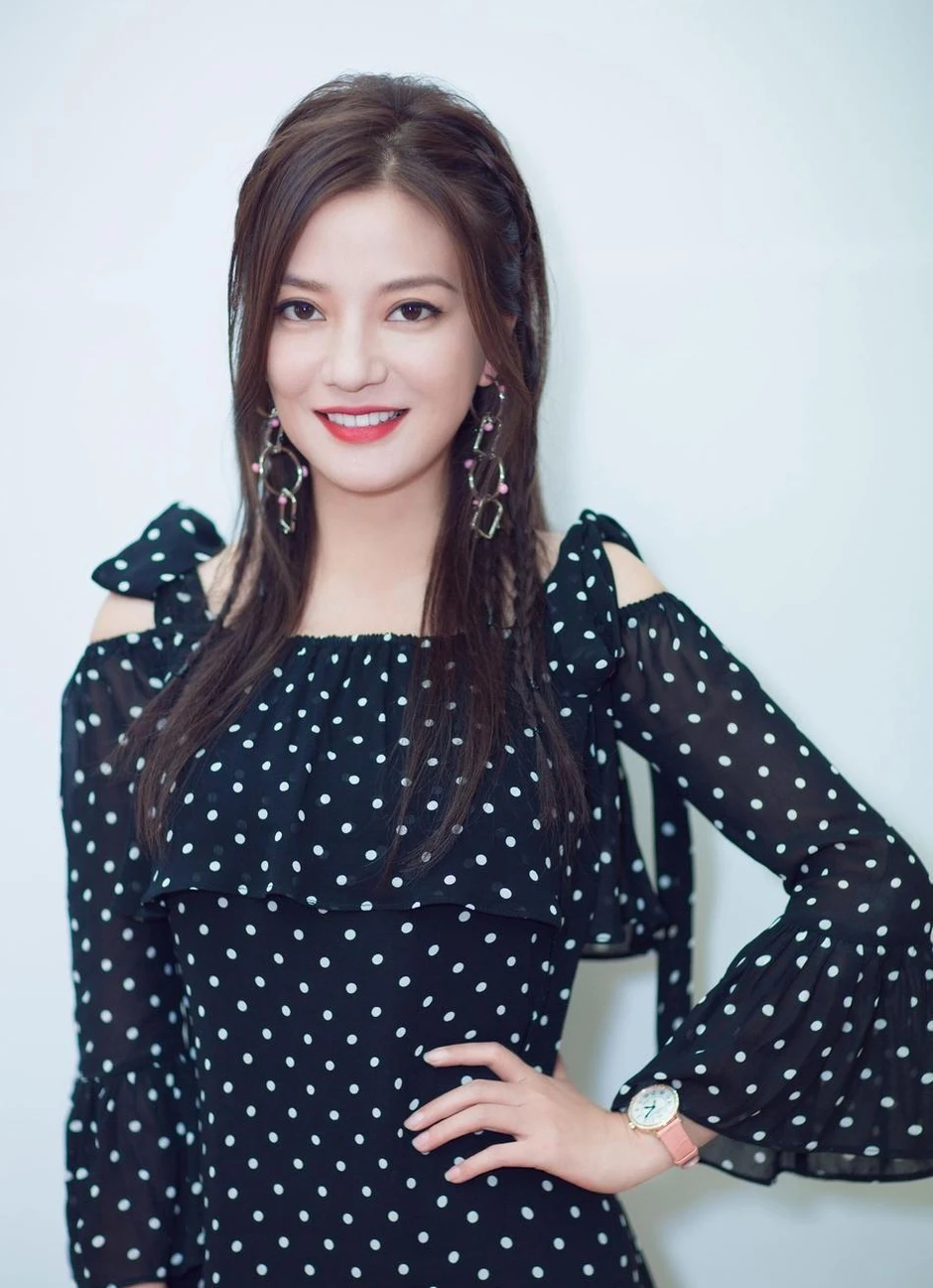 Triệu Vy sau 5 năm bị phong sát: Cuộc sống khó khăn, gánh nhiều khoản nợ Triệu Vy sau 5 năm bị phong sát: Cuộc sống khó khăn, gánh nhiều khoản nợ