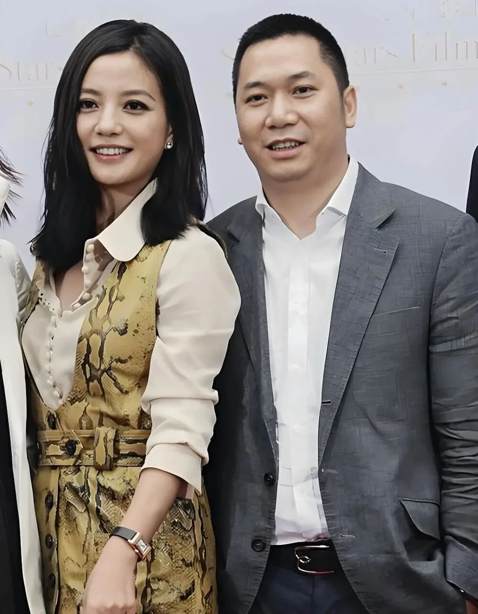 Triệu Vy sau 5 năm bị phong sát: Cuộc sống khó khăn, gánh nhiều khoản nợ Triệu Vy sau 5 năm bị phong sát: Cuộc sống khó khăn, gánh nhiều khoản nợ