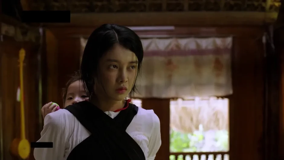Trình Mỹ Duyên học địu con, thêu thùa trong Lời hứa đầu tiên Trình Mỹ Duyên học địu con, thêu thùa trong Lời hứa đầu tiên