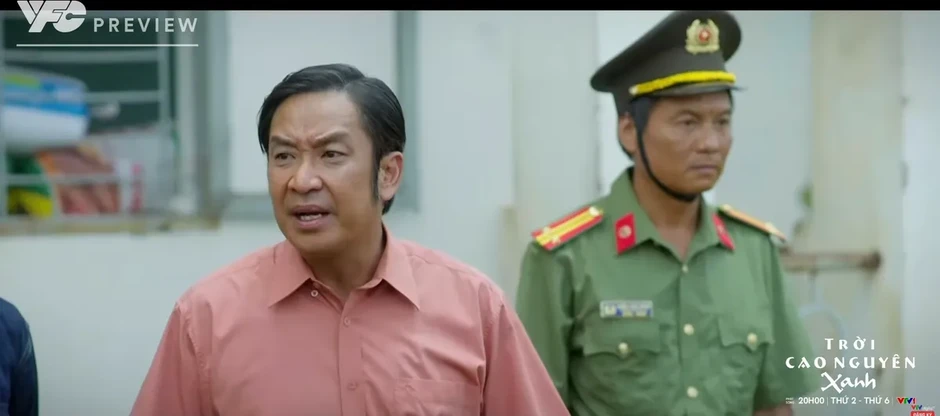 Trời cao nguyên xanh - Tập 15: Người dân Tơ Rơi bị kích động, A Dũi bị ép xả súng vào đồng bào Trời cao nguyên xanh - Tập 15: Người dân Tơ Rơi bị kích động, A Dũi bị ép xả súng vào đồng bào