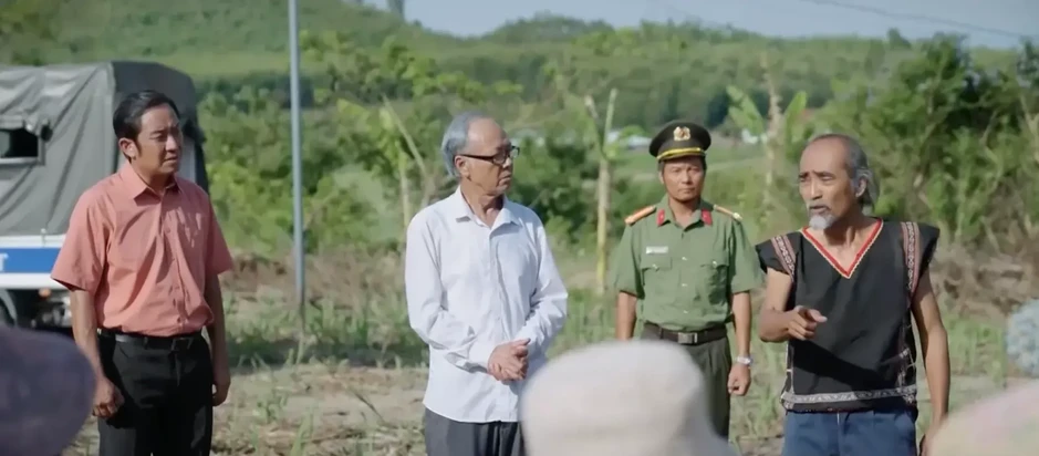 Trời cao nguyên xanh - Tập 16: Trung tá Phạm Minh hóa giải nguy cơ bạo loạn tại làng Tơ Rơi Trời cao nguyên xanh - Tập 16: Trung tá Phạm Minh hóa giải nguy cơ bạo loạn tại làng Tơ Rơi