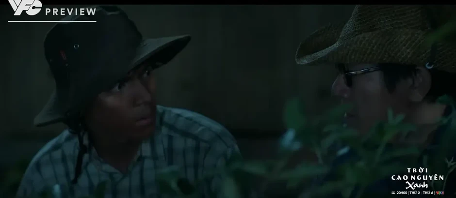 Trời cao nguyên xanh - Tập 22: Y Liên mật báo tin cho công an, người nhà Tuấn - Minh gặp nguy hiểm Trời cao nguyên xanh - Tập 22: Y Liên mật báo tin cho công an, người nhà Tuấn - Minh gặp nguy hiểm